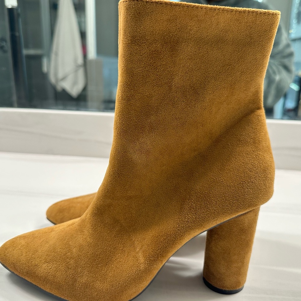 Women ankle booties size 40 or 8 women brand new